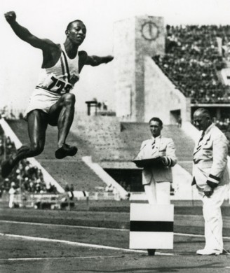 1936_Owens_win_Olympic_jump